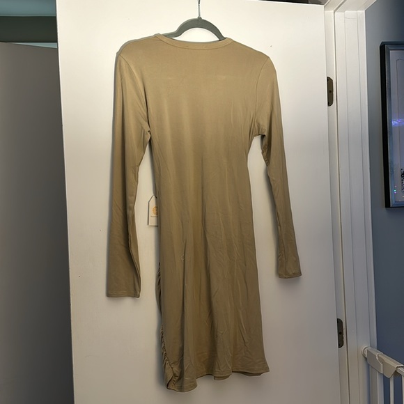 NWT tan Ruched dress size M - Picture 3 of 3